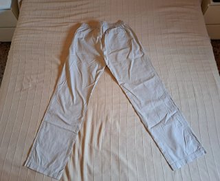 Pantalón deportivo beige mujer deporte. Una puesta