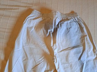Pantalón deportivo beige mujer deporte. Una puesta