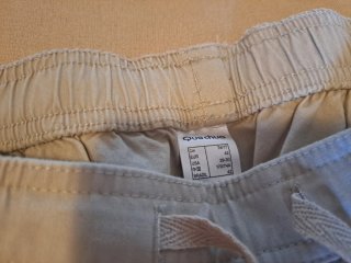 Pantalón deportivo beige mujer deporte. Una puesta