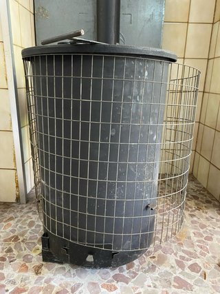 Estufa de leña cilíndrica de metal