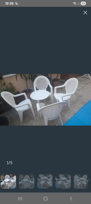 Mesa y 4 sillas de jardín blancas