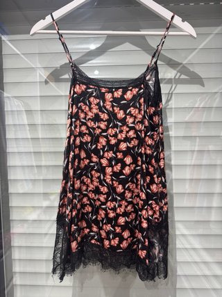 Top Zara floral encaje negro y rosa