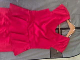 Vestido rojo con peplum