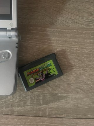 Nintendo Game Boy Advance SP + Mario & Luigi Super