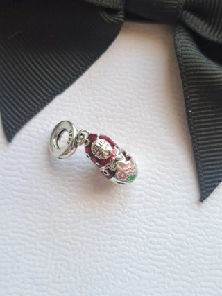 Charm apribile rosso e argento