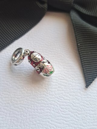 Charm apribile rosso e argento