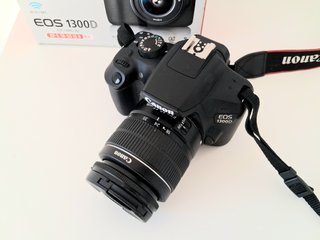Canon EOS 1300D con caja