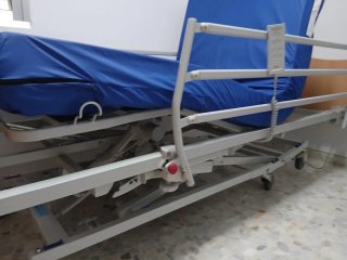 Cama articulada con carro elevador