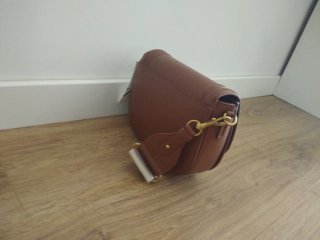 Bolso marrón y beige