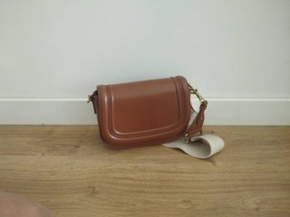 Bolso marrón y beige
