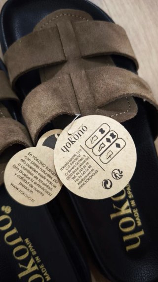 Sandalias Yokono de piel nuevas con etiqueta