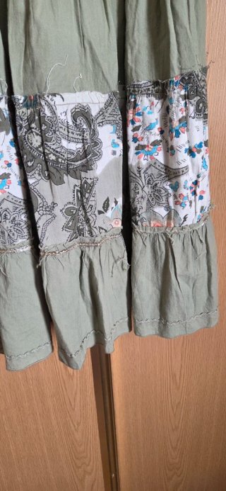 Falda midi verde con estampado