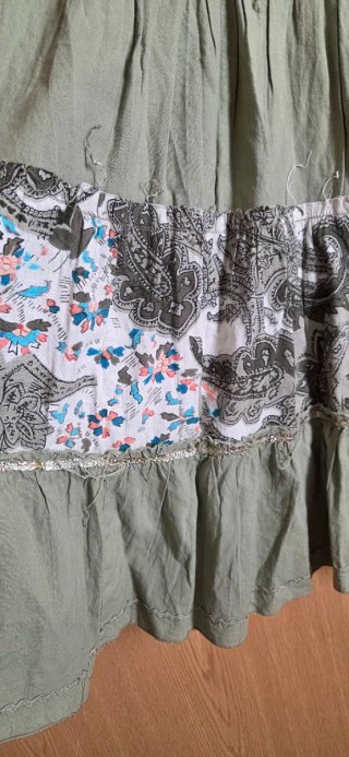 Falda midi verde con estampado