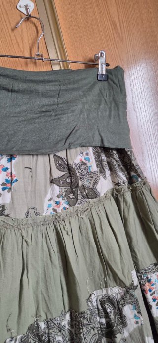 Falda midi verde con estampado