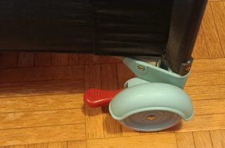 Cuna de viaje con colchón y mosquitera.