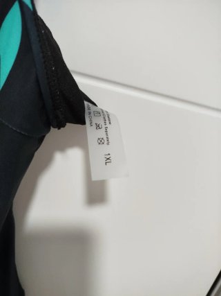 Bañador mujer negro y verde hoja, braguita aparte.