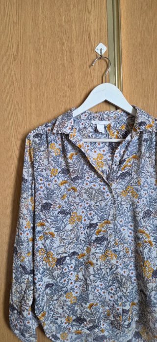 Camisa H&M floral talla 36