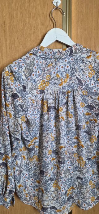 Camisa H&M floral talla 36