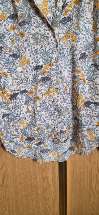Camisa H&M floral talla 36