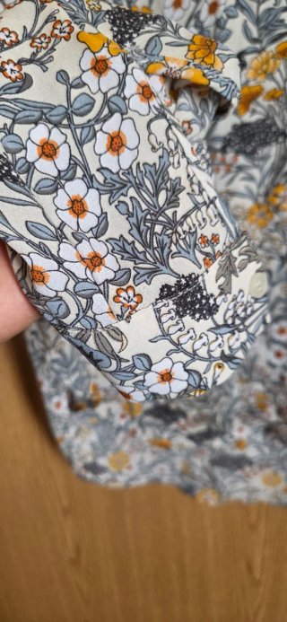 Camisa H&M floral talla 36