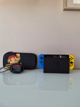Nintendo Switch Azul y Amarillo