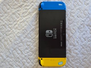 Nintendo Switch Azul y Amarillo