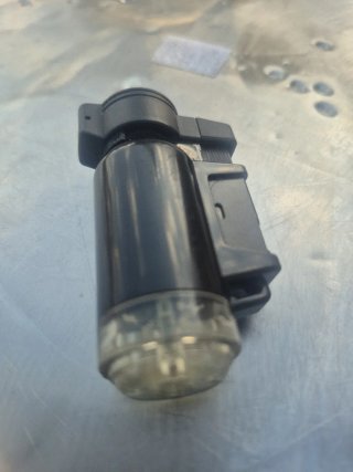 Encendedor negro con tanque transparente