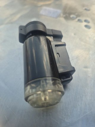 Encendedor negro con tanque transparente
