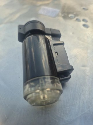Encendedor negro con tanque transparente