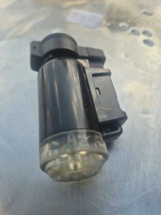 Encendedor negro con tanque transparente