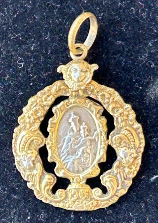 BONITO LOTE DE 24 MEDALLAS RELIGIOSAS