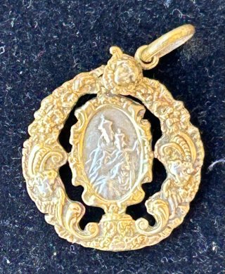 BONITO LOTE DE 24 MEDALLAS RELIGIOSAS