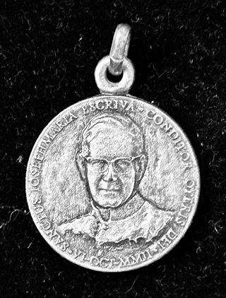 BONITO LOTE DE 24 MEDALLAS RELIGIOSAS