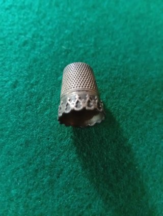 Dos dedales antiguos de plata