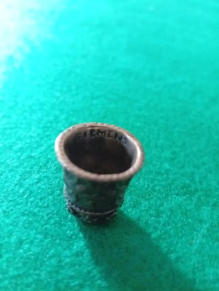 Dos dedales antiguos de plata