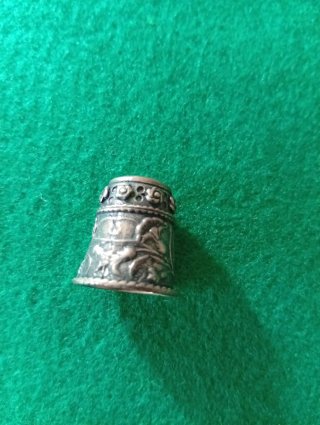 Dos dedales antiguos de plata