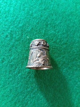 Dos dedales antiguos de plata