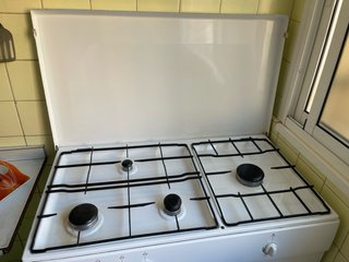 Cocina 4 fuegos y horno con 2 bombonas