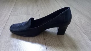 Zapato tacón piel negro Talla 40 muy buen estado