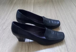 Zapato tacón piel negro Talla 40 muy buen estado