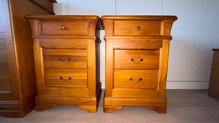 Cómoda y mesitas de noche madera maciza