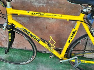 Bicicleta de carretera Mendiz Amarilla