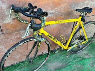 Bicicleta de carretera Mendiz Amarilla