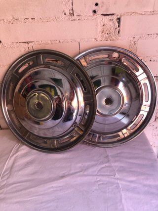 Pilotos aleta Seat 600 N y tapacubos para JB