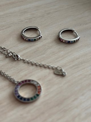 Collar y pendientes aro con piedras colores-plata