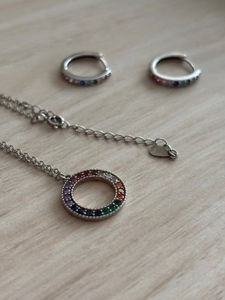 Collar y pendientes aro con piedras colores-plata