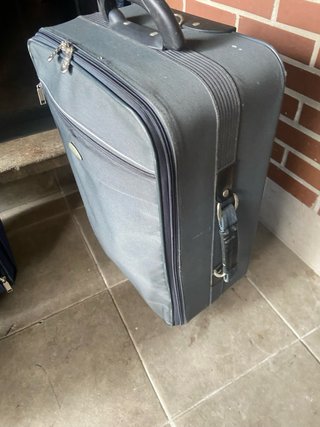 Maleta de viaje gris