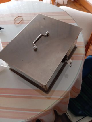 Caja Fuerte Metálica con Llave