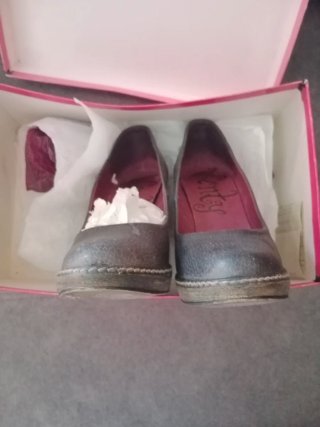 Zapatos de tacón Vienty grises. Usados