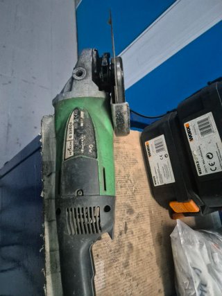 Lijadora Angular Hitachi Verde